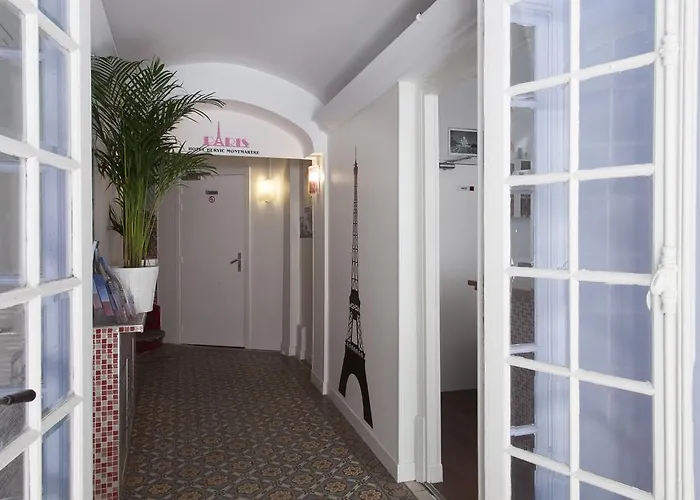 Отель Bervic Montmartre Париж